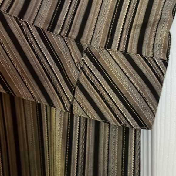 Flattering Button Down Blouse - Picture 4 of 8